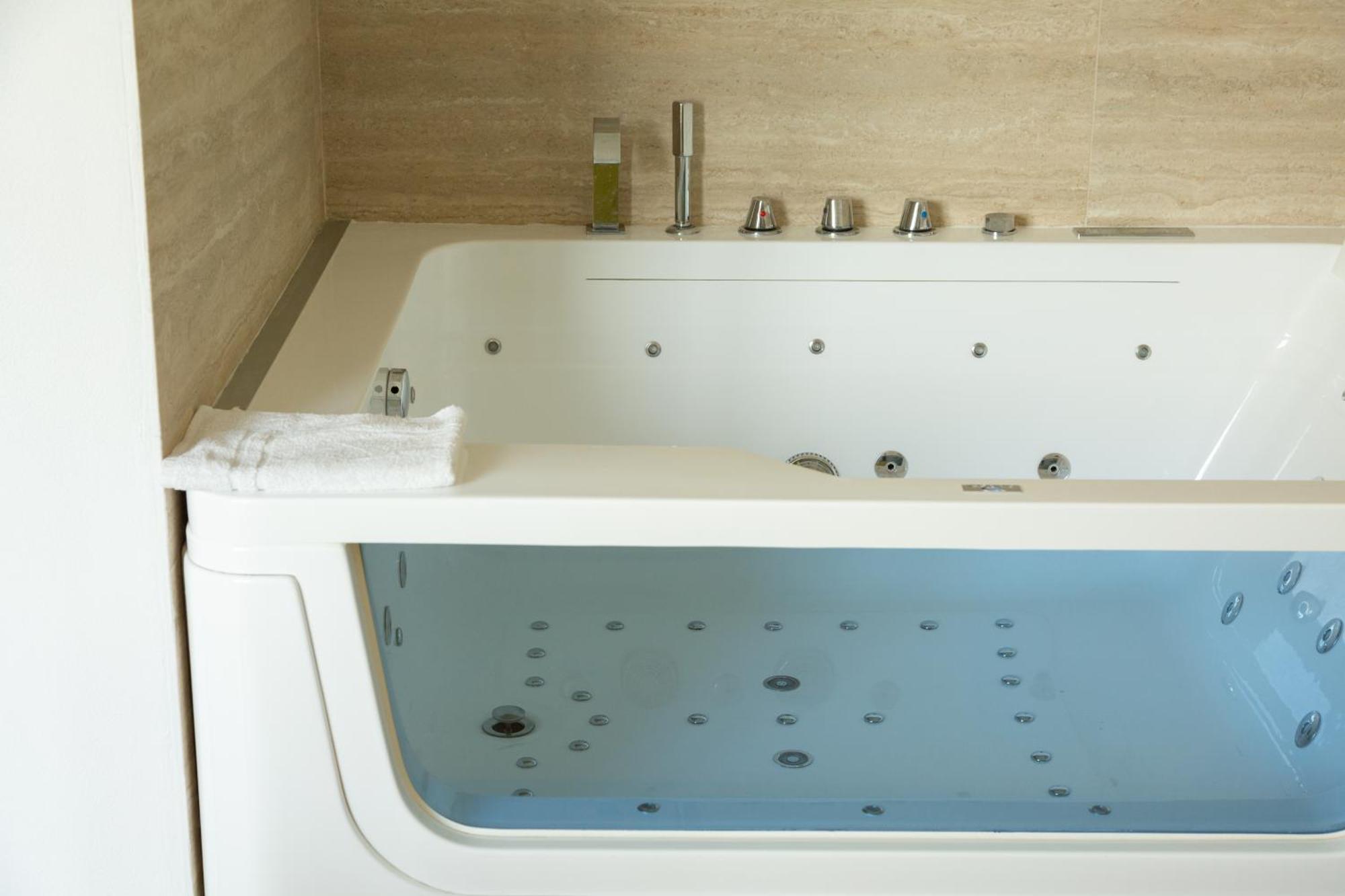 Maris Suite - Appartamento Con Vasca Idromassaggio Alghero Exterior foto